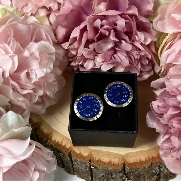 Luxury Car Blue and Silver Speedometer Cufflinks - Picture 14 of 16